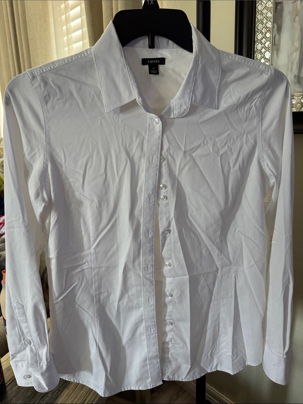 TAPATAL Women's Classic White Button-Down Shirt